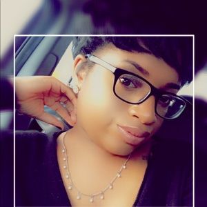 Meet your Posher, Denyce